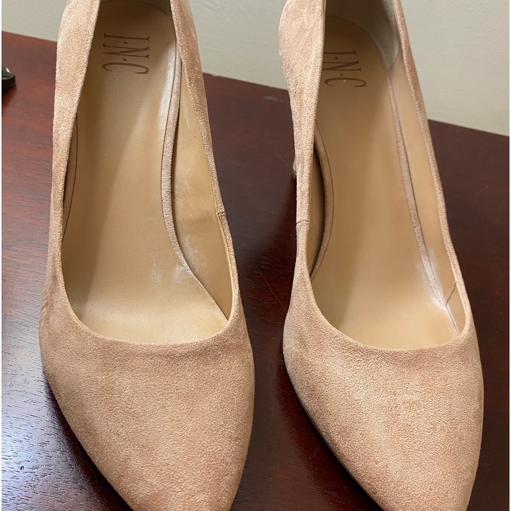 Light pink suede pumps size 10